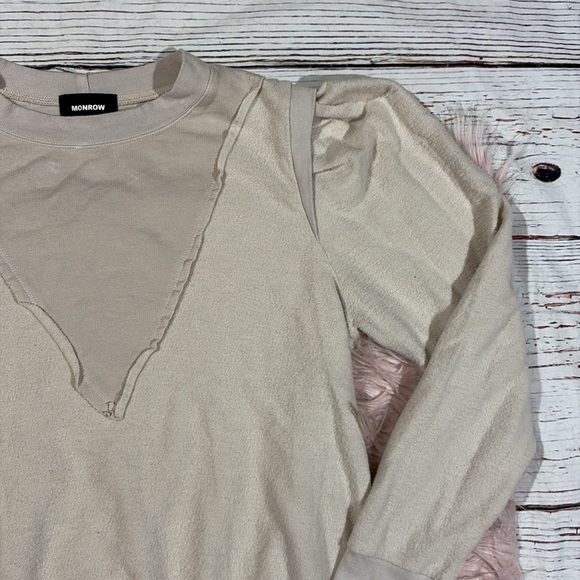 Monrow Women's Supersoft Fleece Sweatshirt With Tucked Sleeve - Picture 8 of 9